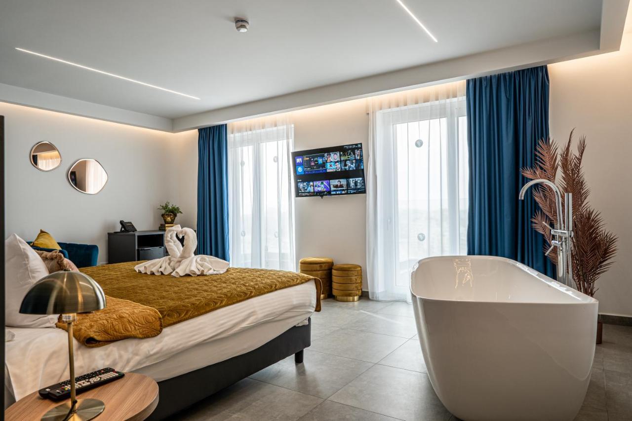 V Hotel Saint Julian's Εξωτερικό φωτογραφία